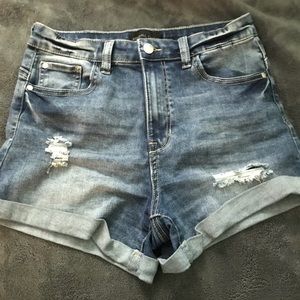 Kendall and Kylie size 7/28 shorts